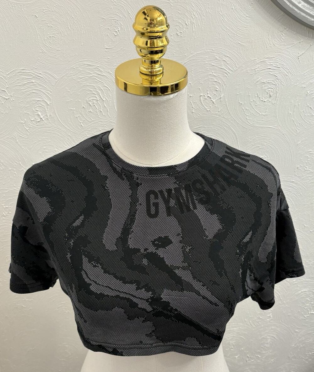 Gymshark Black and Dark Gray Camo Mesh Cropped T-shirt Women’s XS